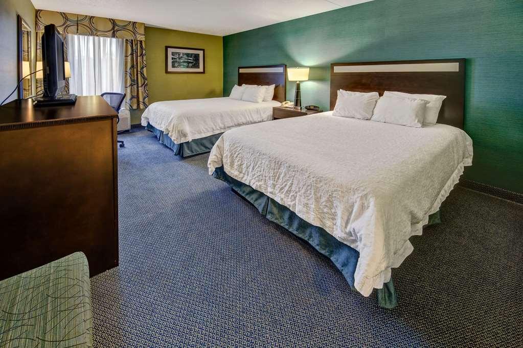 Hampton Inn Гринсберг Номер фото