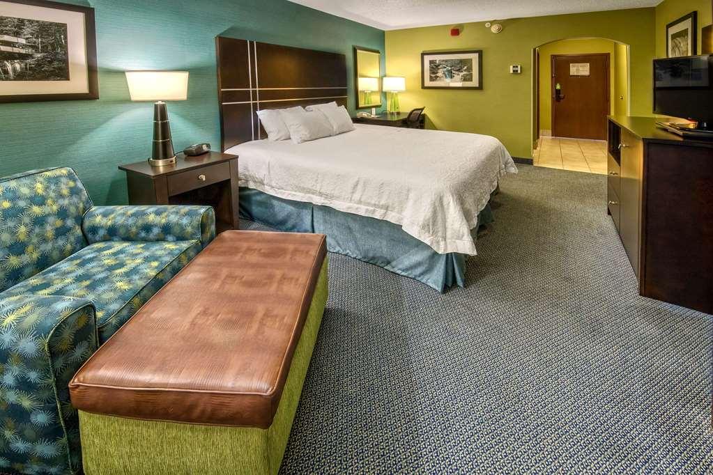 Hampton Inn Гринсберг Номер фото