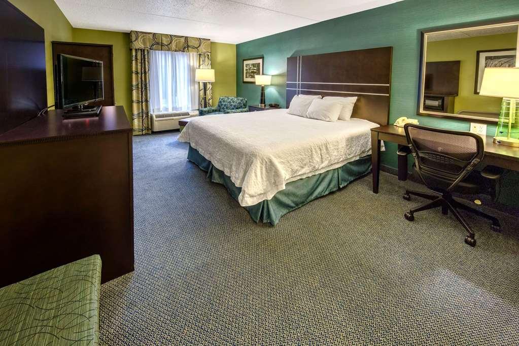 Hampton Inn Гринсберг Номер фото