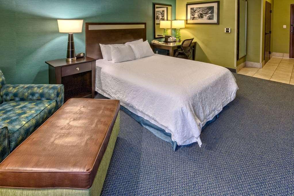 Hampton Inn Гринсберг Номер фото