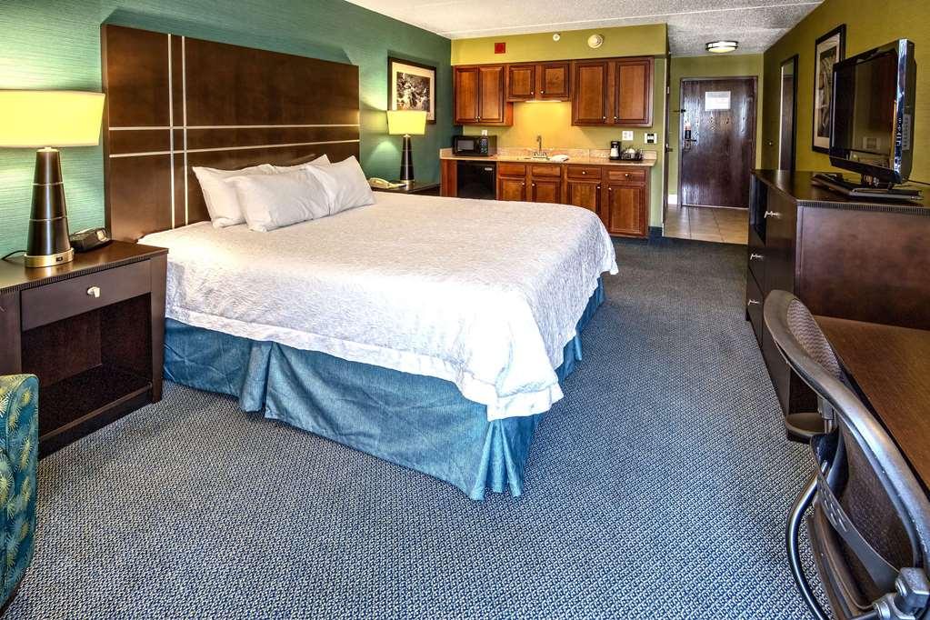 Hampton Inn Гринсберг Номер фото