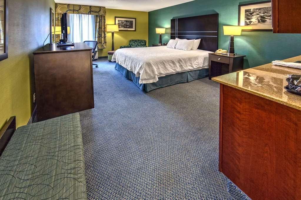 Hampton Inn Гринсберг Номер фото