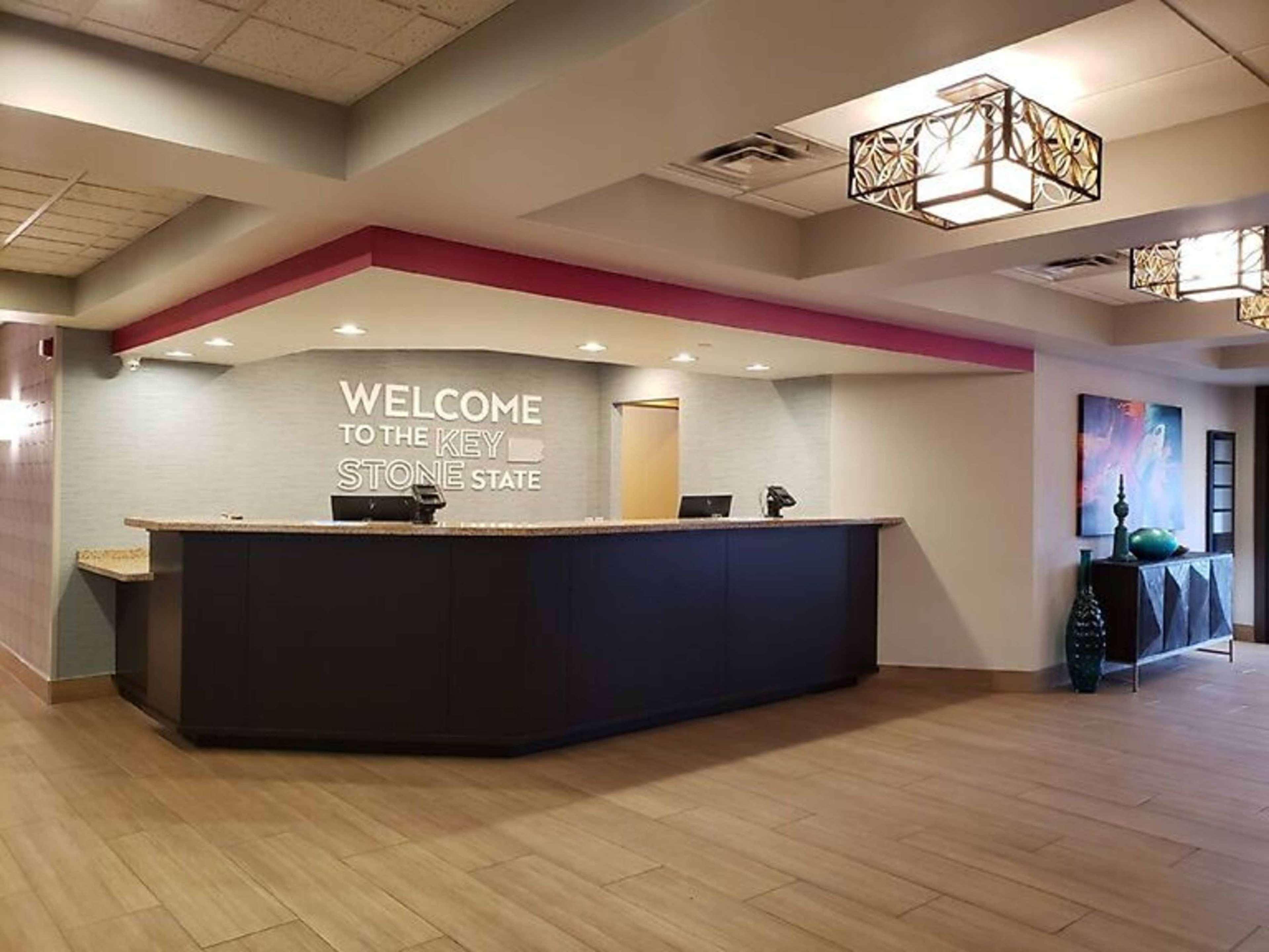 Hampton Inn Гринсберг Экстерьер фото