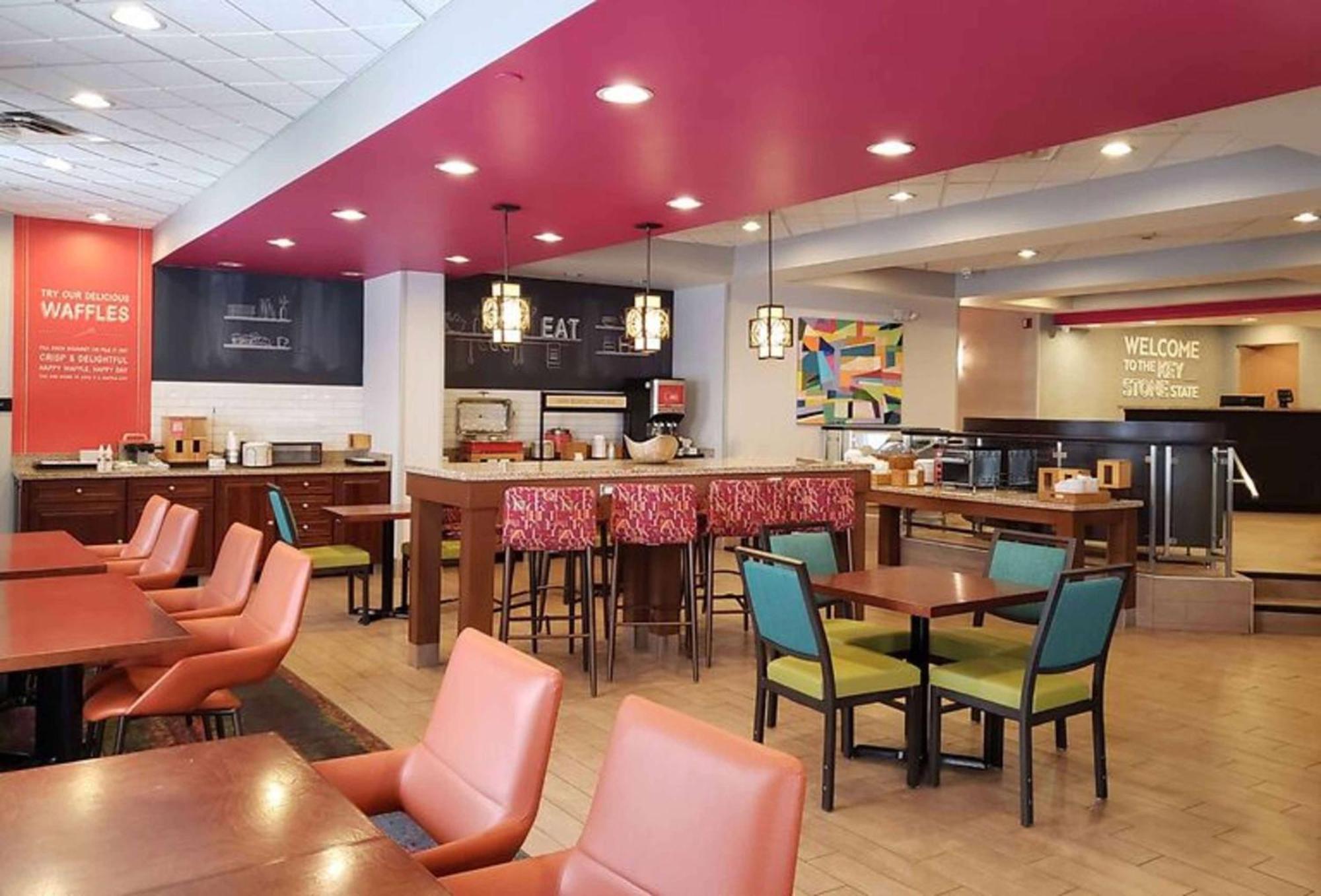Hampton Inn Гринсберг Экстерьер фото
