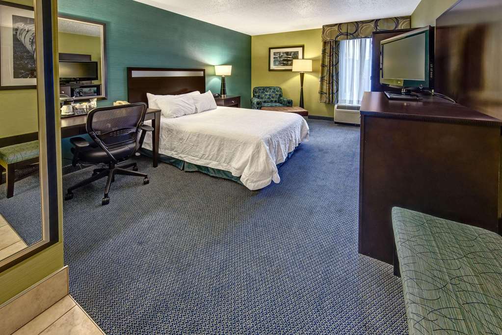 Hampton Inn Гринсберг Номер фото