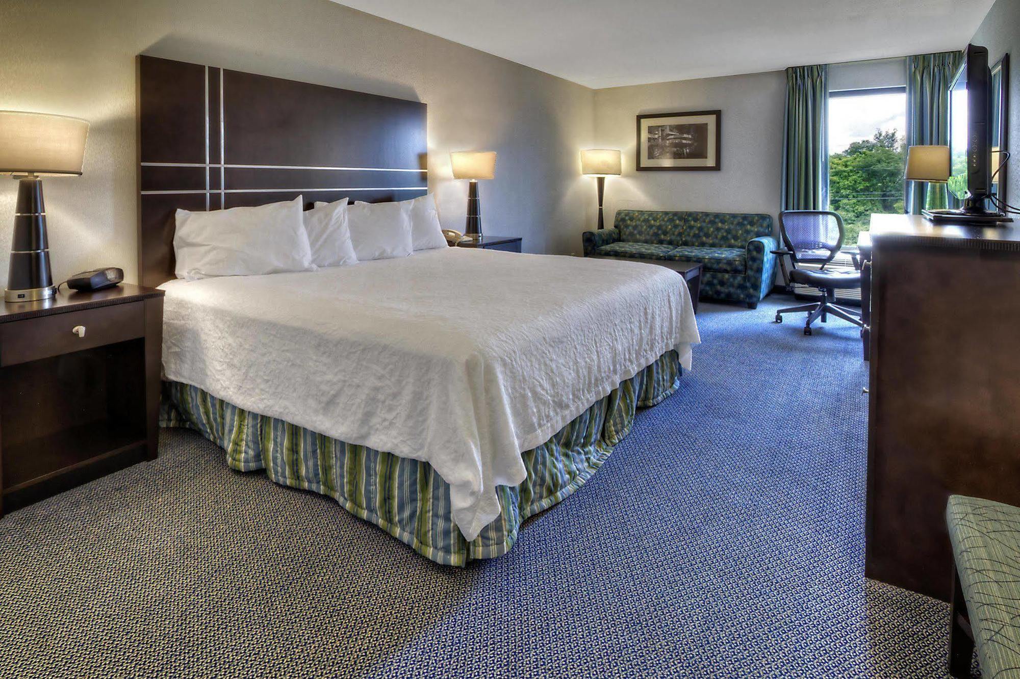 Hampton Inn Гринсберг Экстерьер фото