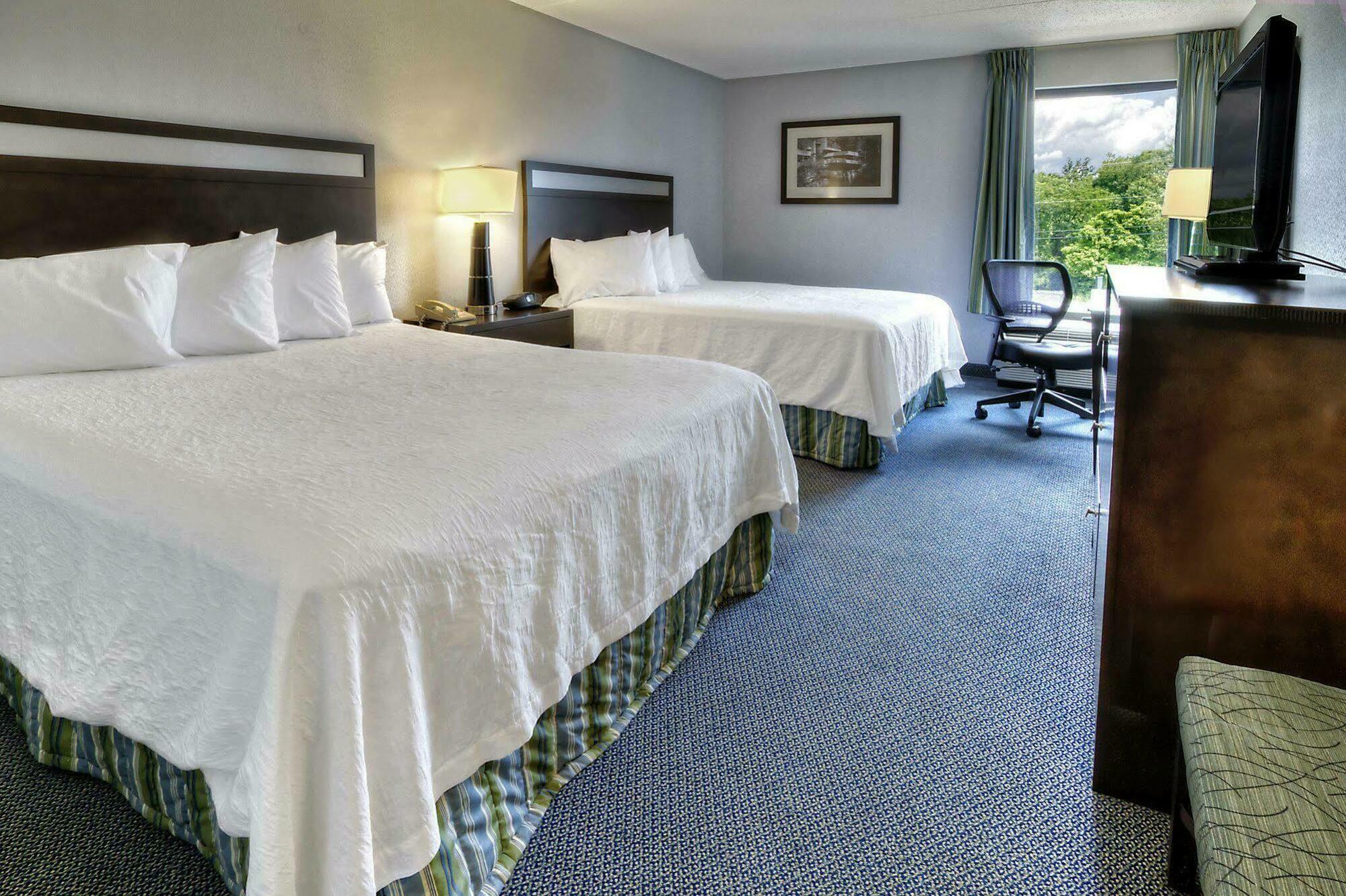 Hampton Inn Гринсберг Экстерьер фото