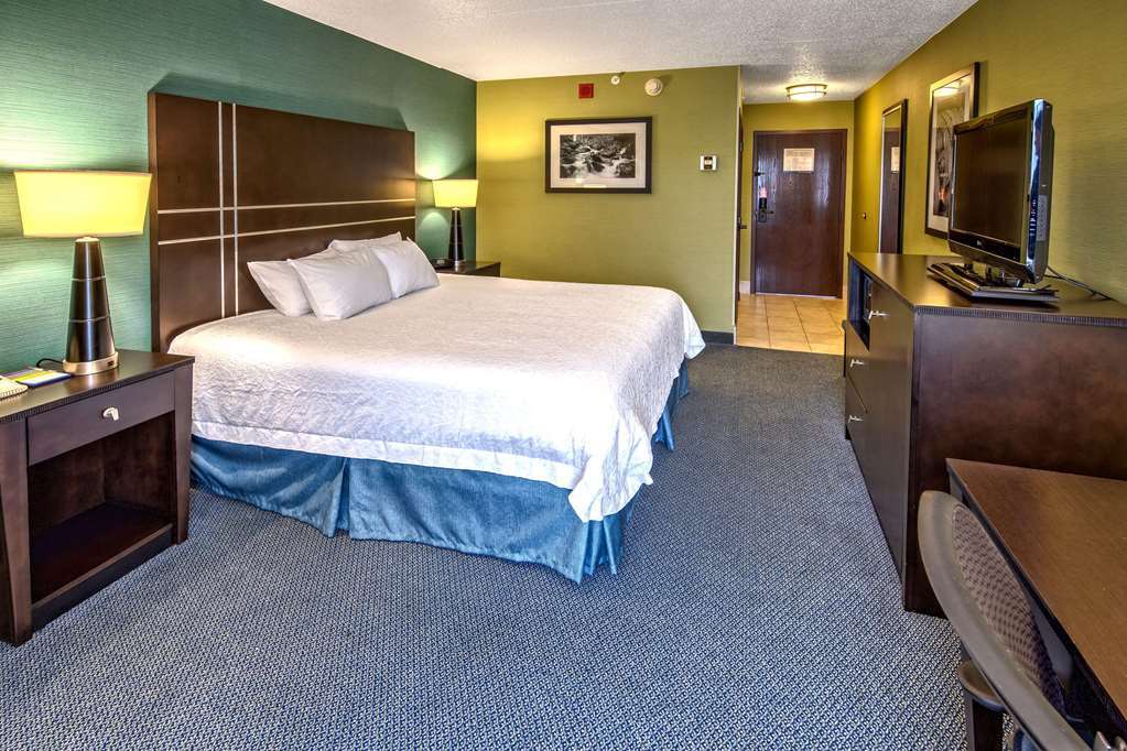 Hampton Inn Гринсберг Номер фото